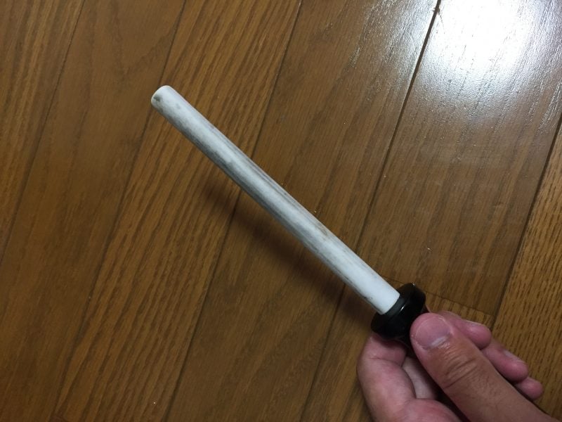 魚包丁を研ぐ