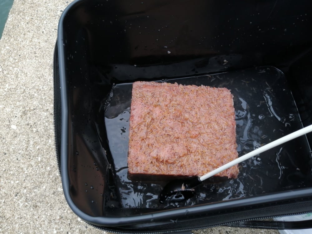 カゴ釣りはマキエの準備も忘れずに
